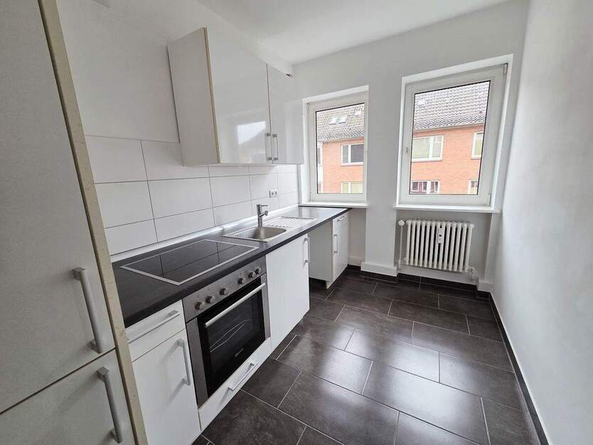 Direkt einziehen!! 2 Zimmer + separate Küche mit Einbauküche + Tageslichtbad mit Wanne 2 zimmer