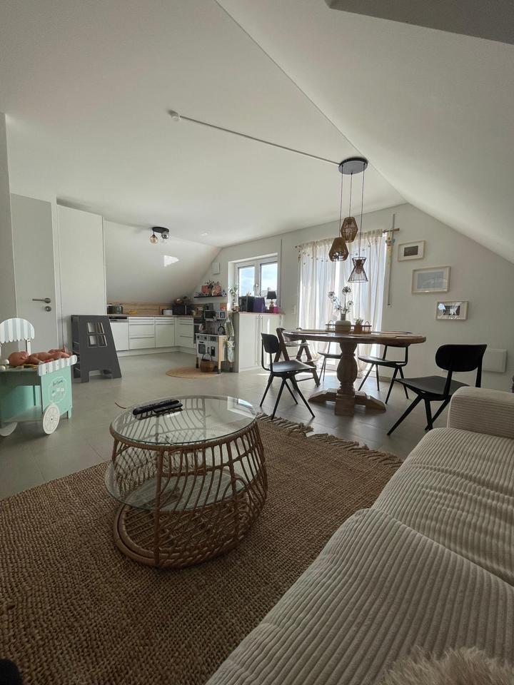 helle Dachgeschoßwohnung Nähe Sinzing