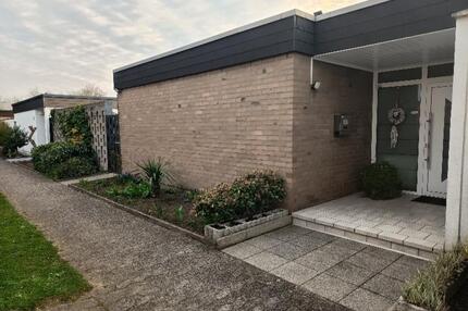 Haus Bungalow mit Garage direkt Gegenüber, Garten