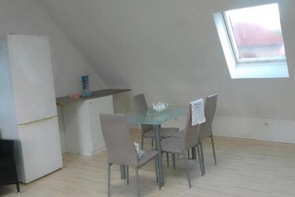 helle Dachgeschosswohnung gegenüber Fulda zimmer