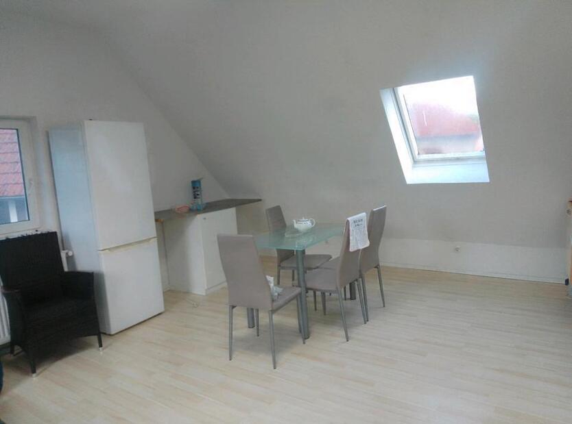 helle Dachgeschosswohnung gegenüber Fulda zimmer