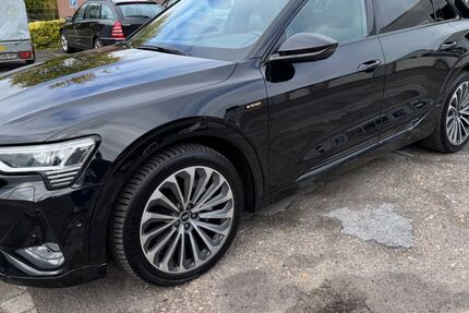 Audi e-tron 123.000 km 33.200 &euro; Ahausen (ehem. TÜV Gelände) 27367
