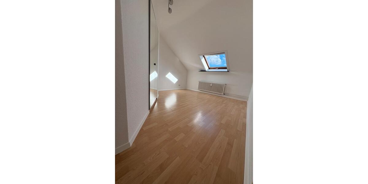 Dachgeschoßwohnung Hofheim am Taunus - 3.5 Zimmer, 68 m&sup2;, 1.300&euro; | Angebot:25520130