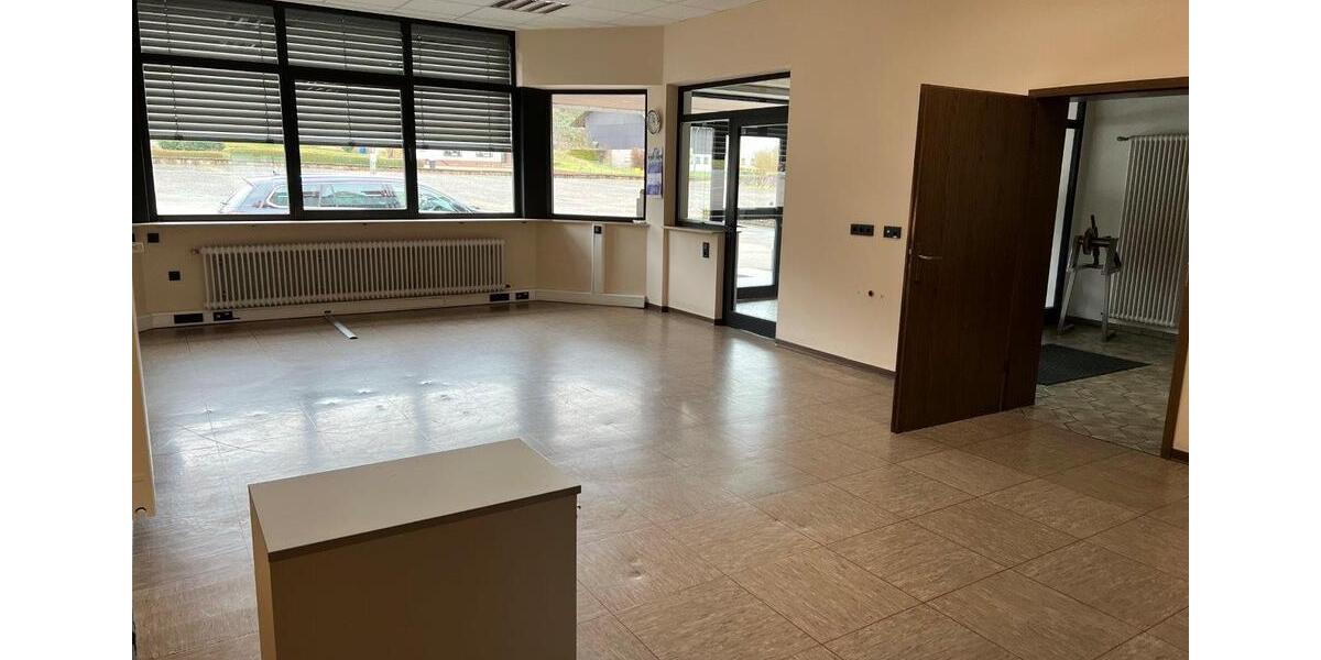 Attraktive Gewerbehalle mit Büroflächen in zentraler Lage zu vermieten zimmer