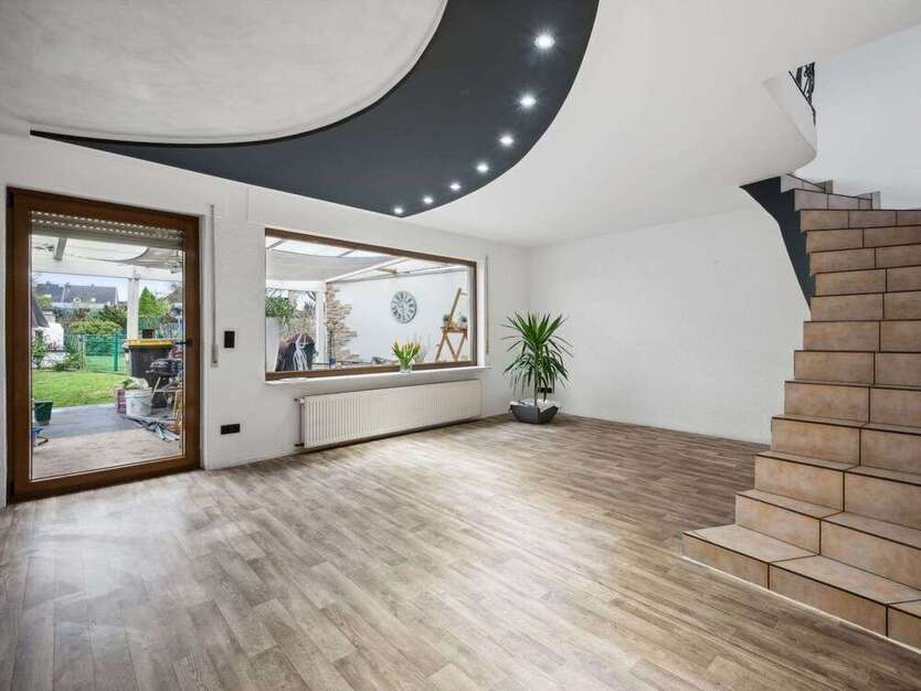 Haus zum Kaufen in Alsdorf 275.000 € 213 m²