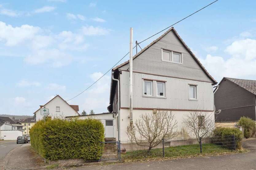 Haus zum Kaufen in Beselich 170.000 € 168 m²