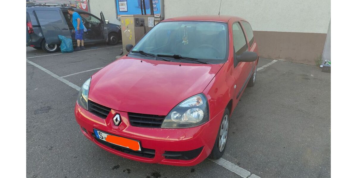 Renault Clio 81.000 km 2.750 &euro; Stuttgart 70619