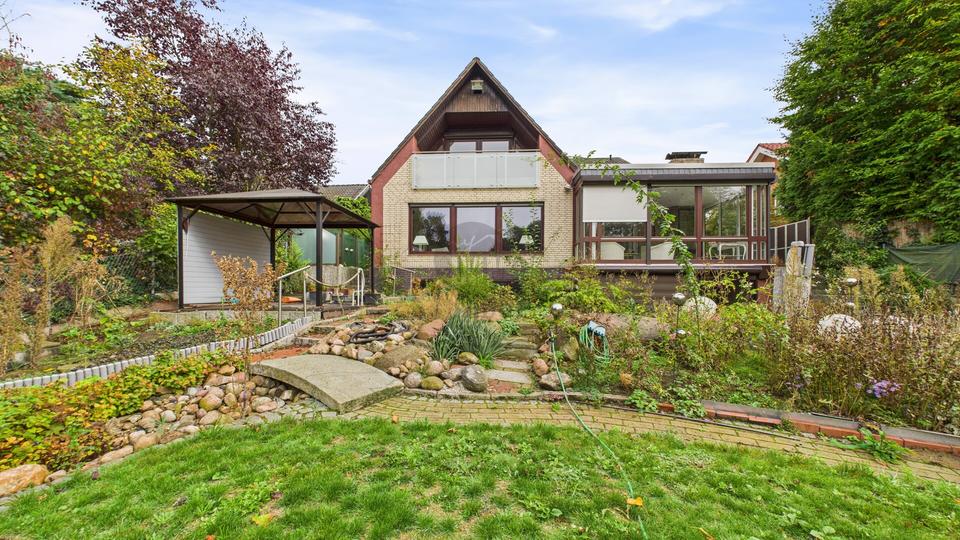 Exklusive Villa in Toplage von Grasdorf – 10 Zimmer, traumhafter Feldblick & Wellnessbereich mit Pool 10 zimmer