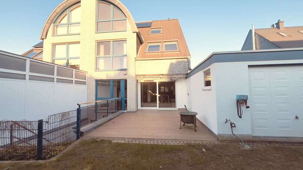 Haus zum Kaufen in Langenfeld 698.000 € 249 m²