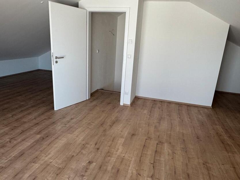 Prov.frei Neubau DHH mit Keller Garage Stellplatz zimmer