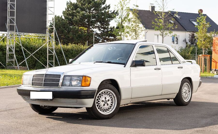 Mercedes-Benz 190 288.000 km 5.650 € Freiburg 79115