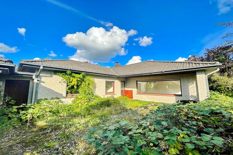 Winkelwalmdachbungalow im Dornröschenschlaf sucht Familie zum Wachküssen * Schatz im Garten inkl. * - Bungalow Bad Bramstedt | Angebot:10386644