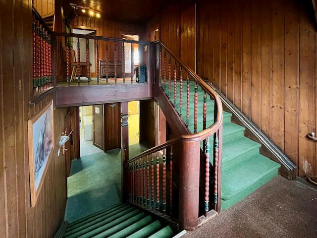 Großzügiges 10-Zi. Holzhaus in Top Lage + große GarageWerkstatt 10 zimmer