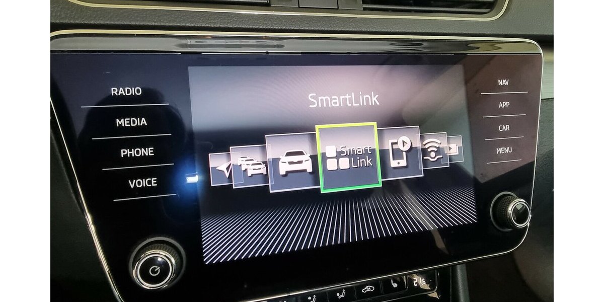 Skoda Superb Style Bi-Xenon AHK ACC SHZ Navi Tempomat 123.550 km 17.900 &euro; Garrel 49681
