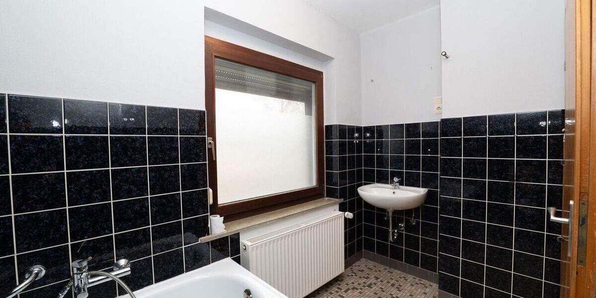 Zentral gelegenes Haus mit schönem Grundstück und Entwicklungspotenzial! 4 zimmer