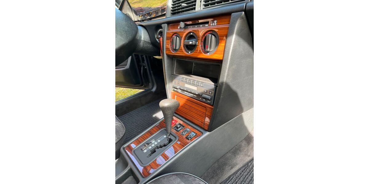 Mercedes-Benz 190 94.631 km 11.999 &euro; Weidenhahn 56244