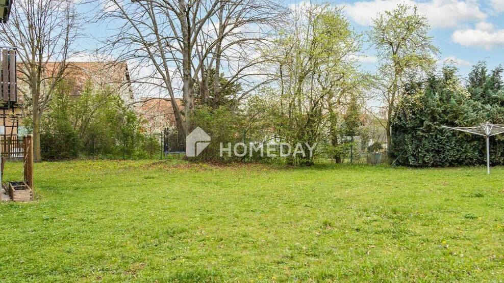 Attraktive Dachgeschosswohnung mit 2 Zimmern, Balkon und Gartennutzung in Eischleben 2 zimmer