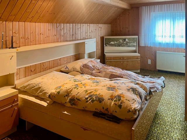 Großzügiges 10-Zi. Holzhaus in Top Lage + große GarageWerkstatt 10 zimmer