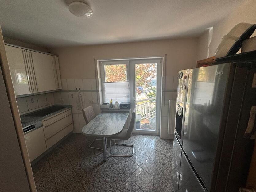 4-Zimmerwohnung Erdgeschoss mit Garage und Balkon !