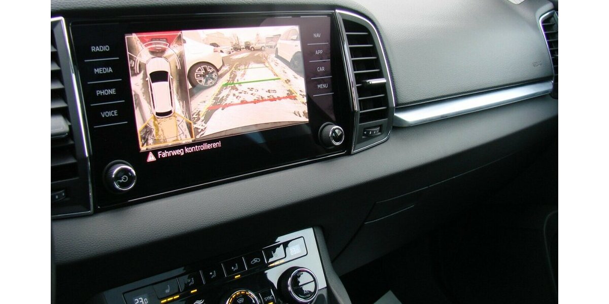 Skoda Karoq 1,5TSi Clever ACC 360° LED Pano AHK 56.303 km 25.980 &euro; Falkensee 14612