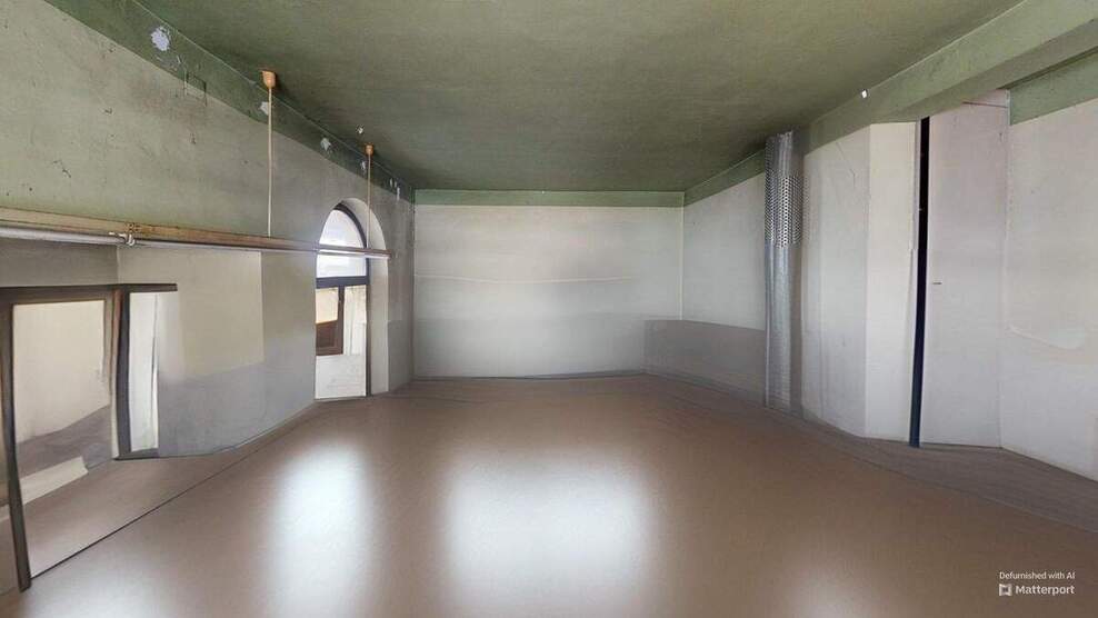 Alter Bahnhof mit Blick auf die Haardt | Gegenüber Kurpfalz Carré & Ärztehaus | Sanierungspotential 1 zimmer