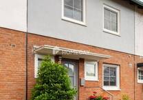 Charmantes Reihenmittelhaus mit Garten, Terrasse, Garage, EBK und Loggia in ruhiger Lage!