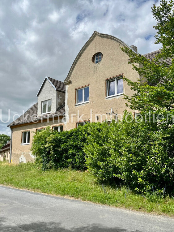 Altehrwürdiges Gutshaus in der wunderschönen Uckermark sucht neue Eigentümer!