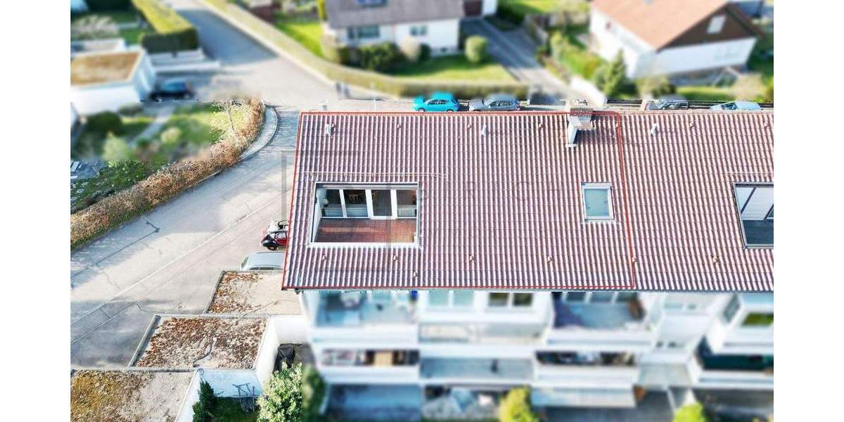 Ideal für Pendler: Ruhige 2,5-Zimmer-DG-Wohnung in Staig - nahe A7, mit neuer Küche & Dachterrasse 2 zimmer