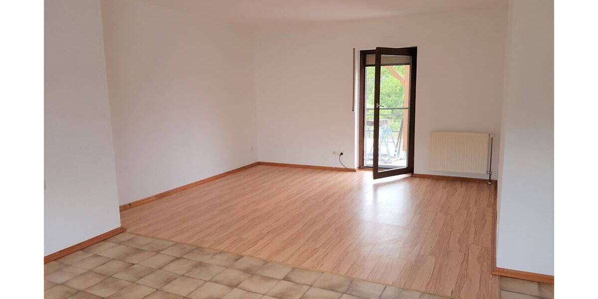 Etagenwohnung Bennhausen - 3 Zimmer, 90 m&sup2;, 600&euro; | Angebot:26919847