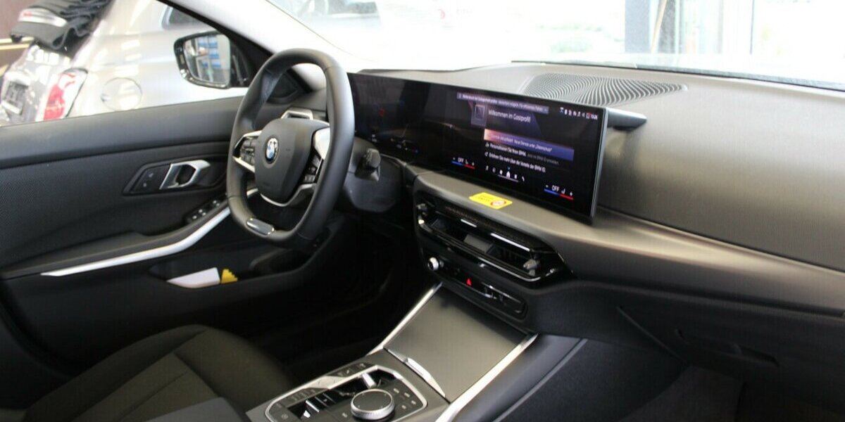 BMW 318 318i Touring Aut. 34.360 km 29.980 &euro; Euskirchen 53881