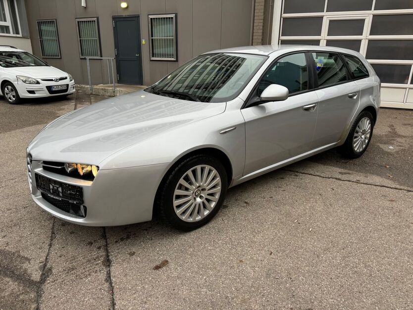 Alfa Romeo 159 122.111 km 7.250 € München 80636