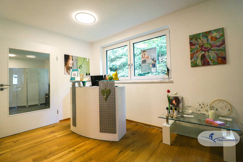 Flexible Büro-Praxiseinheit mit ca. 80?m², separaten Räumen, Küche und 3 Stellplätzen