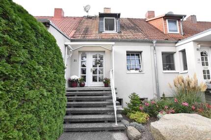 Reihenhaus in 19061 Schwerin mit Werkstattgebäude, Teich, Terrasse 4 zimmer