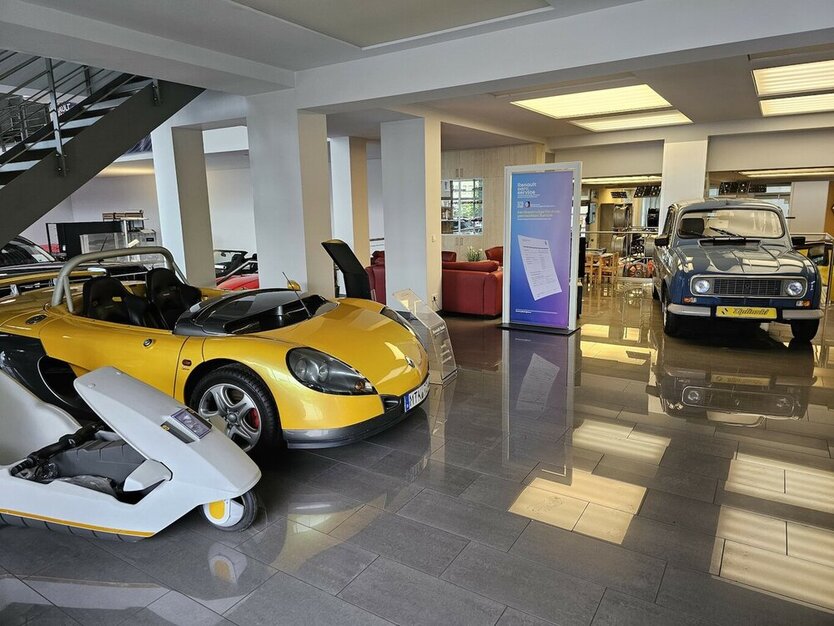 Renault Megane E-Tech Electric Equilibr+ 16300 .- Netto 21.313 km 19.397 € Schwalbach/Taunus 65824