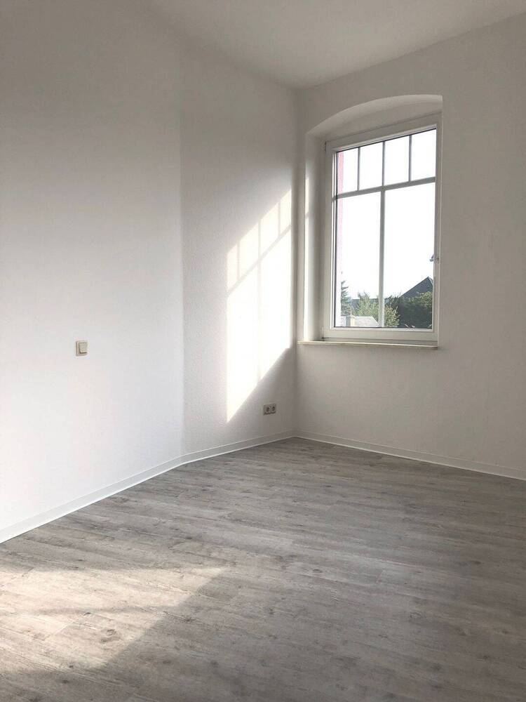 Gepflegte Zwei-Zimmer-Wohnung mit BalkonEinbauküche im Mietpreis enthaltenTageslichtbad zentral gelegen am Fuße der Augustusburg