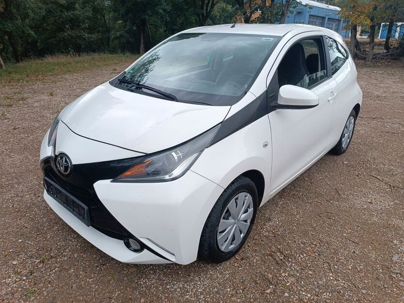 Toyota Aygo (X) 128.000 km 5.500 € Steinbach- Hallenberg 98587