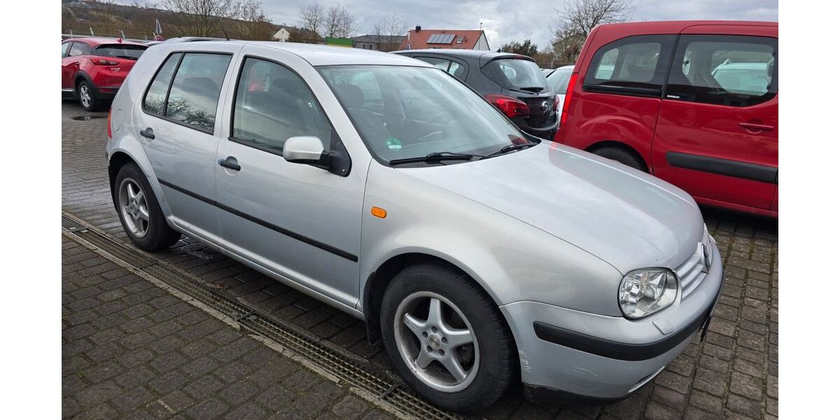 VW Golf 215.000 km 2.400 &euro; Randersacker 97236