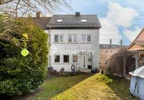 Attraktives Reihenhaus, umfassend modernisiert in begehrter Lage von Lappersdorf