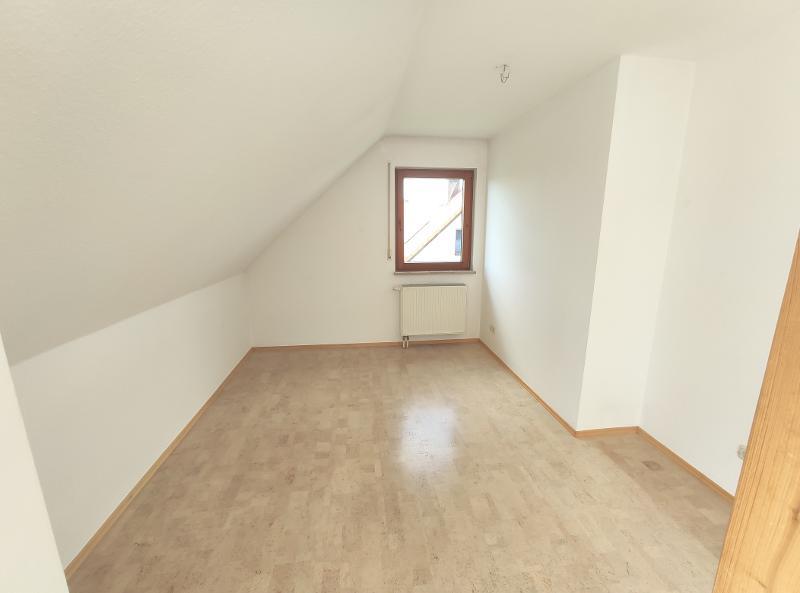 3 Zi. Wohnung im DG (1.OG) mit Balkon und Carport - Etagenwohnung Pommersfelden | Angebot:23903906