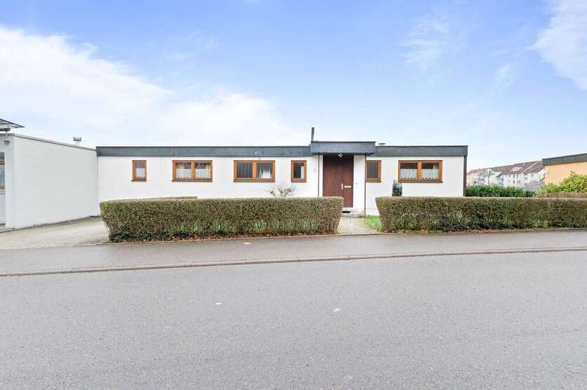 Haus zum Kaufen in Herrenberg 750.000 € 179.2 m²