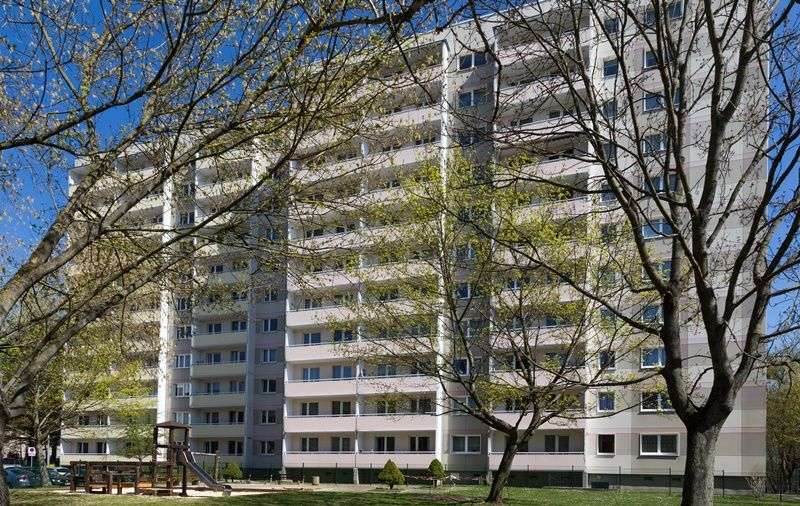 Wohnung zum Mieten in Hermsdorf 245 € 43.84 m²