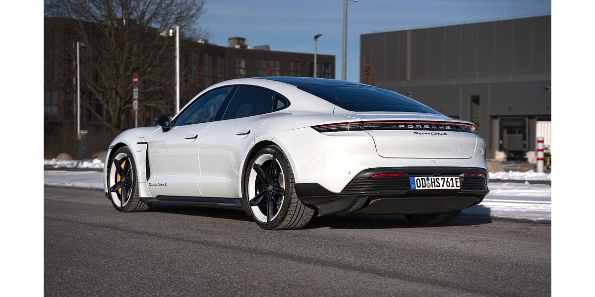 Porsche Taycan 89.650 km 69.900 &euro; Braak 22145