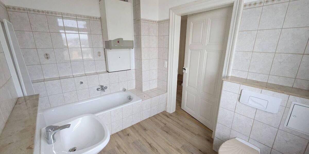 Etagenwohnung Meerane - 3 Zimmer, 85 m&sup2;, 400&euro; | Angebot:26788079