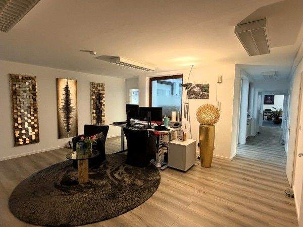 Gewerbeobjekt Lauf - 8 Zimmer, 213 m&sup2;, 2.112&euro; | Angebot:25267882