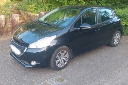 Peugeot 208 136.987 km 2.900 &euro; Taunusstein 65232