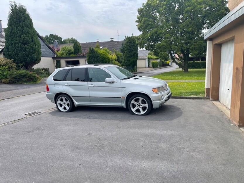 BMW X5 180.000 km 4.499 € Bad Sassendorf 59505