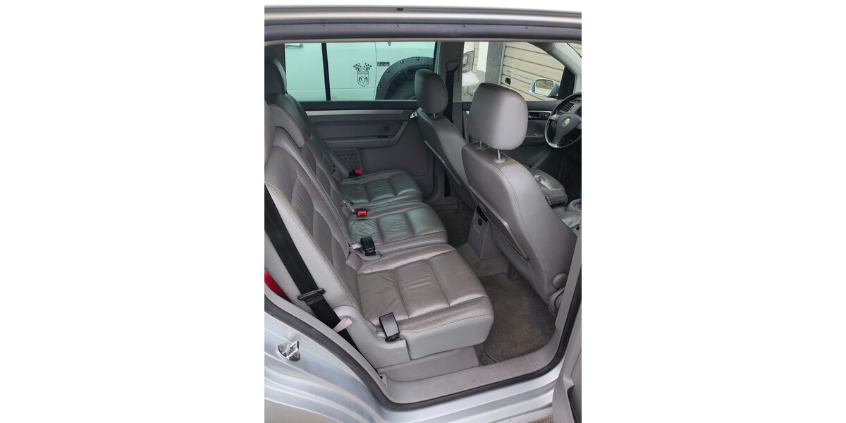 VW Touran 289.000 km 1.800 &euro; Halver 58553