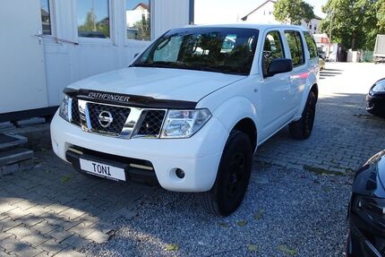 Nissan Pathfinder 220.800 km 3.990 &euro; München 81243