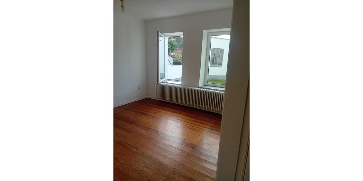 Erdgeschoßwohnung Busdorf - 3 Zimmer, 70 m&sup2;, 500&euro; | Angebot:25408425