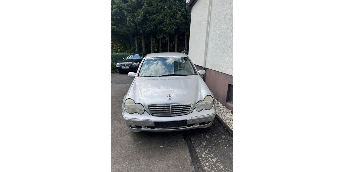 Mercedes-Benz C 180 316.861 km 2.000 &euro; Helmenzen 57612